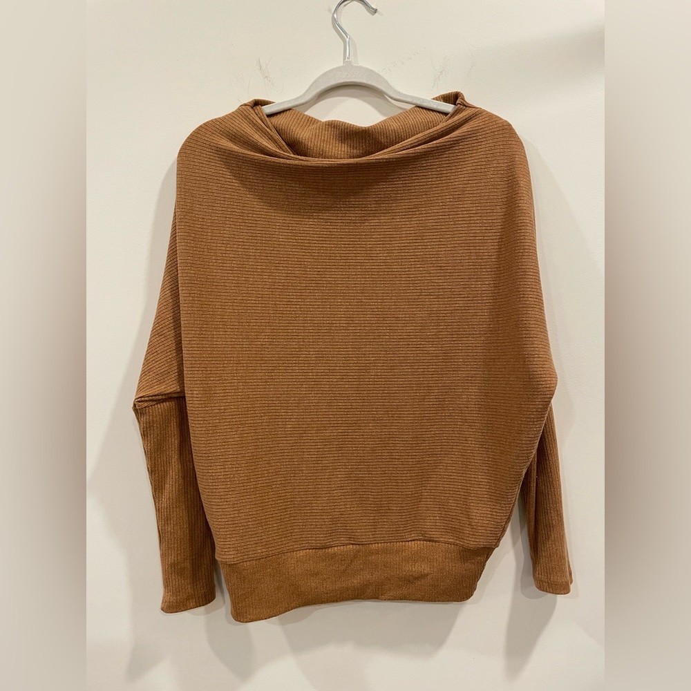 VICI Camel Straight Neck Tight Sleeve Sweater Size XS